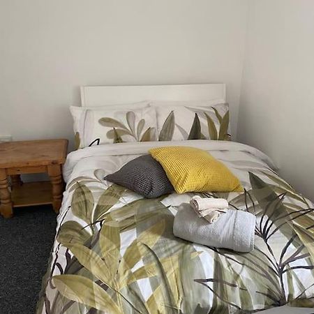 Lovely 2 Bedroom Flat In Greater Londen Buitenkant foto