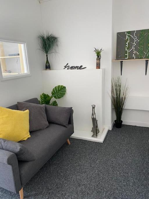 Lovely 2 Bedroom Flat In Greater Londen Buitenkant foto