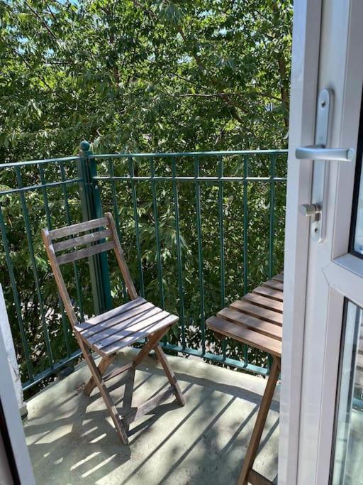Lovely 2 Bedroom Flat In Greater Londen Buitenkant foto