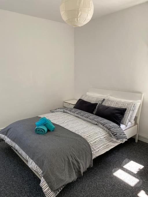 Lovely 2 Bedroom Flat In Greater Londen Buitenkant foto